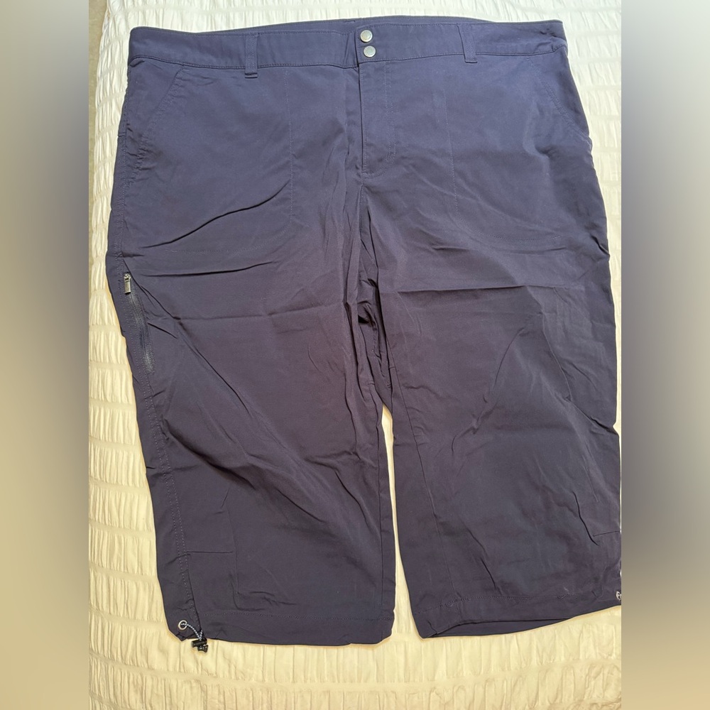 Columbia Navy Capri